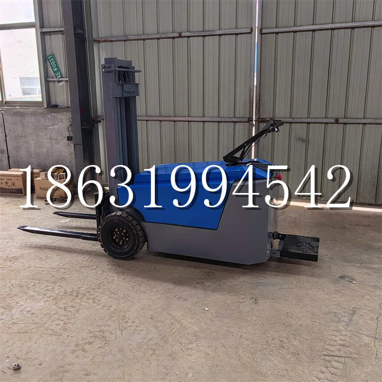 马关县全电动叉车插腿式堆高车液压装卸车1.5吨升高小型站驾式铲车